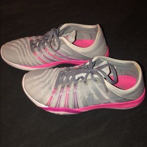 Size 8 Nike running shoes
